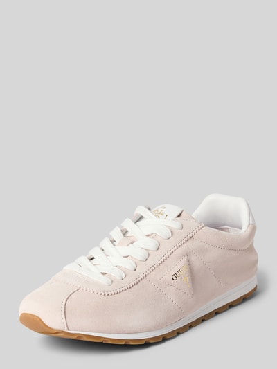 Produktfoto, Sneaker aus Leder mit Label-Details Modell 'TIAH3' von Guess für Damen, abgerundete Spitze, Schnürung, cremefarben, glatte Textur, Absatzhöhe 2 cm, Schafthöhe 6 cm, Schaftweite 8 cm