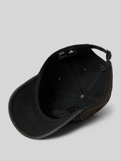Productfoto, zwarte Basecap met Label-Detail van adidas Sportswear in katoen, versterkte klep, geborduurde luchtgaatjes, verstelbare sluiting