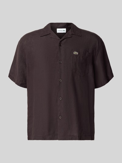 Produktfoto, Relaxed Fit Leinenhemd mit Resortkragen von Lacoste in Dunkelbraun, reine Leinenstruktur, kurzarm, unifarben, Logo-Stitching