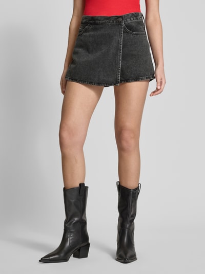 Levi's® Regular Fit Jeansshorts in Wickel-Optik Modell 'FINALLY HERE' Black 4