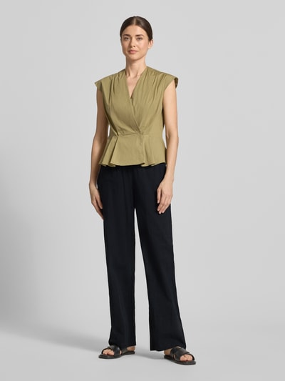 Frauenmodel trägt Weite HOSE aus Baumwoll-Leinen-Mix Modell 'CAIA' von Vero Moda, Optik: Unifarben, Passform: Wide Leg, Tunnelzug, Bundabschluss: Elastisch, Seitliche Eingrifftaschen, Ganzkörperansicht von vorne.