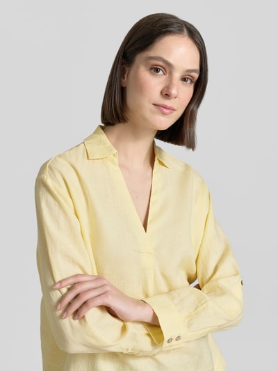 Christian Berg Woman Regular Fit Leinenbluse mit V-Ausschnitt Pastellgelb 3