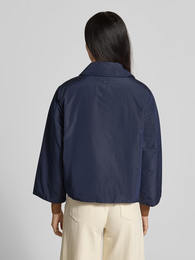 Vrouwenmodel draagt regular fit functioneel jack met aan twee kanten draagbaar model 'FALENA' van Weekend Max Mara in donkerblauw, dames, volledige achteraanzicht