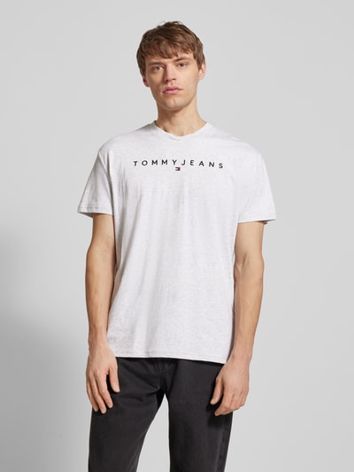 Tommy Jeans T-Shirt mit Label-Stitching Hellgrau Melange 4