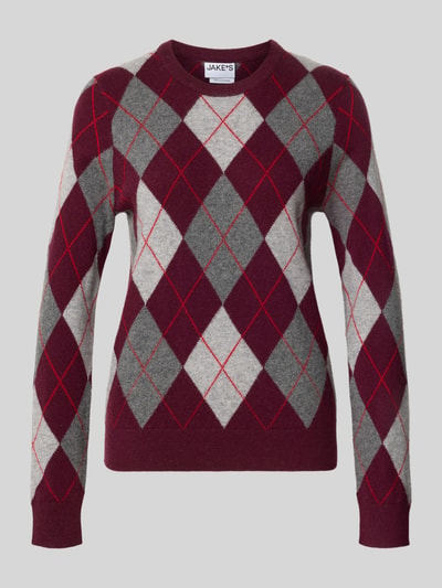 Produktfoto, Regular Fit Pullover aus reinem Kaschmir von Jake*s Casual in Bordeaux, Grau und Rot mit Rautenstruktur vor grauem Hintergrund