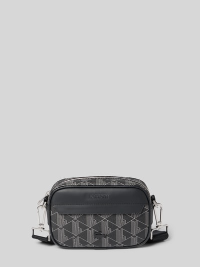 Produktfoto, REPORTER BAG von Lacoste als Herren Umhängetasche in Schwarz mit grauem Muster, rechteckige Form, strukturierte Oberfläche