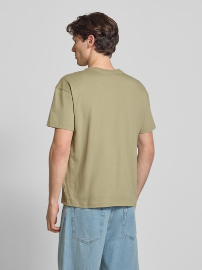 Męski t-shirt 'T-Shirt mit Label-Print und Rundhalsausschnitt' od BLKVIS, bawełna, krój regular fit, długość tyłu w rozmiarze M: 68 cm, jasny beż, gładka tekstura, krótki rękaw, całkowity widok z tyłu