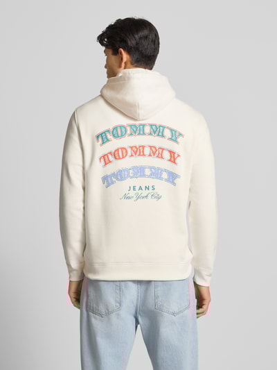 Tommy Jeans Bluza z kapturem o kroju regular fit z czystej bawełny Złamany biały 5