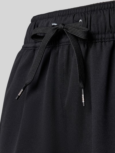 Produktfoto, Badehose mit elastischem Bund von PUMA in Schwarz, Gerade Passform, Tunnelzug und Label-Print, glatte Struktur