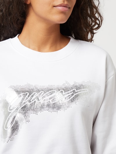 Guess Bluza krótka z logo z efektem metalicznym  Biały 3