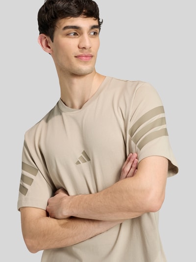 adidas Sportswear Regular Fit T-Shirt aus reiner Baumwolle Beige 3