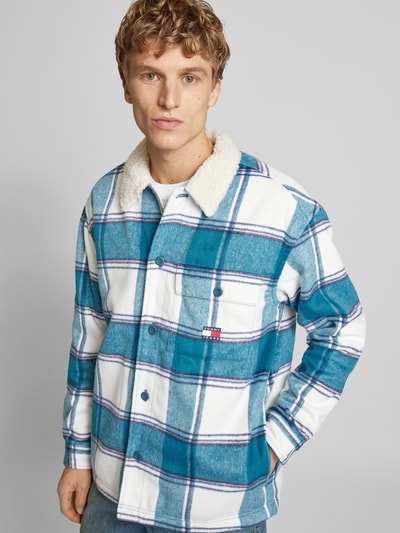 Tommy Jeans Kurtka koszulowa o kroju regular fit z listwą guzikową model ‘CHECK SHERPA’ Petrol 3