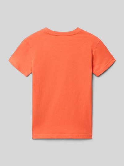 Produktfoto, Regular Fit T-Shirt mit Motiv-Print von Blue Seven, Kinder T-Shirt aus Reine Baumwolle, Rundhalsausschnitt, Rückenlänge 44 cm bei Größe 116, glatte Oberfläche in kräftigem Orange auf grauem Hintergrund.