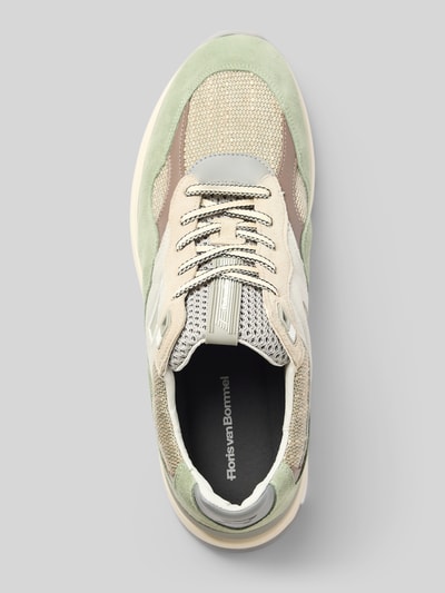 Produktfoto, Sneaker mit Label-Details Modell 'Gripper' von Floris Van Bommel in beige und grün, vetersluiting, geprofileerd profielzool, afgerond model, hakhoogte maat 45: 5 cm, schachthoogte maat 45: 10 cm, schachtbreedte maat 45: 9 cm