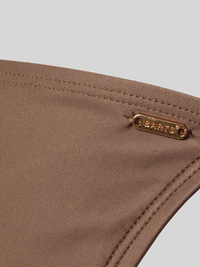 Produktfoto, Bikini-Slip mit Label-Detail Modell 'KELLI' von Barts in Braun, Material-Mix mit Stretch-Anteil, glatte Textur, seitliche Schnürung.