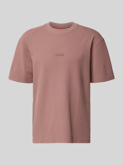 Produktfoto, Regular Fit T-Shirt aus reiner Baumwolle Modell 'DAFFL' von HUGO in Altrosa, unifarben, strukturierte Jacquard-Oberfläche, Kurzarm, Rundhals.