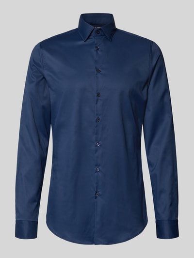 Produktfoto, Slim Fit Business-Hemd Extralang mit Kentkragen von Jake*s, mieszanka materiałów z dodatkiem streczu, krój slim fit, bardzo długi krój, kołnierzyk typu kent, długość tyłu w rozmiarze 39/40: 80 cm, szerokość ramion w rozmiarze 39/40: 44 cm, długość rękawów w rozmiarze 39/40: 71 cm