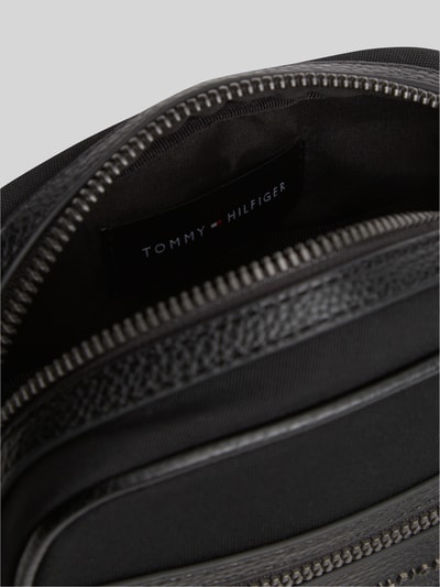 Tommy Hilfiger Umhängetasche mit Reißverschluss und Logo-Detail BLACK 4