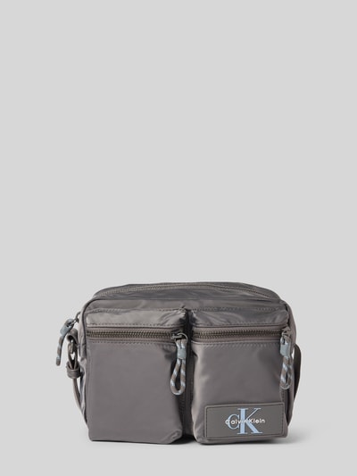 CK Calvin Klein Camera Bag mit Label-Detail Graphit 2