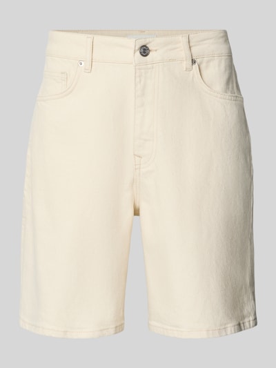 Produktfoto, Relaxed Fit Jeansshorts aus Baumwoll-Mix Modell 'LOOSE ALEX SUMMER' von SELECTED HOMME in cremefarbenem Denim mit 5-Pocket-Design und Gürtelschlaufen, Twill-Struktur, Label Patch auf hellem Hintergrund.
