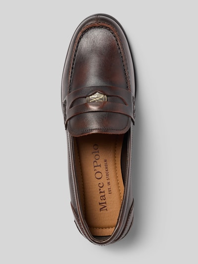 Produktfoto, Loafer aus echtem Rindsleder Modell 'Fiona 7' von Marc O'Polo in dunkelbraun mit glatter Struktur und goldfarbenem Detail