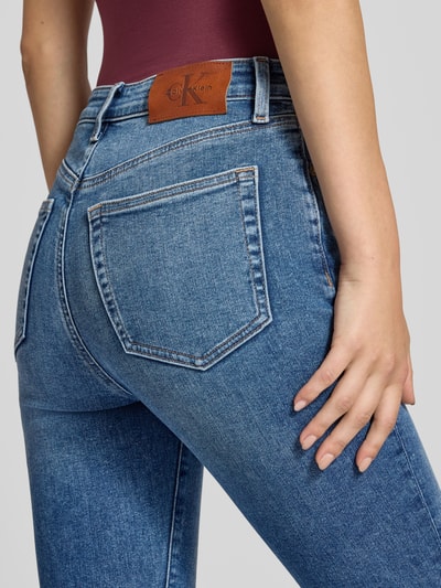 Calvin Klein Jeans Jeansy o kroju skinny fit z wysokim stanem i detalem z logo Ciemnoniebieski 3