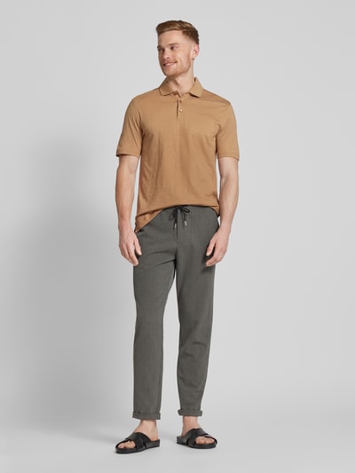 bugatti Slim Fit Poloshirt im unifarbenen Design Camel 1