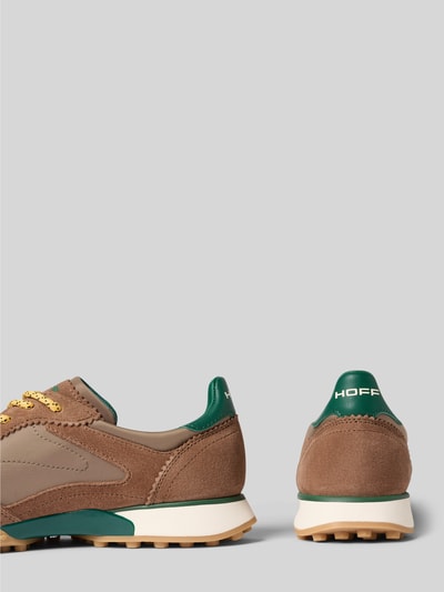 Produktfoto, Sneaker aus Leder-Mix mit Logo-Detail Modell 'Bridge' von HOFF, beżowo-zielony, zaokrąglony krój, sznurowanie, profilowana podeszwa, wysokość obcasa 2 cm, wysokość cholewki 8 cm, szerokość w rozmiarze 40: 9 cm