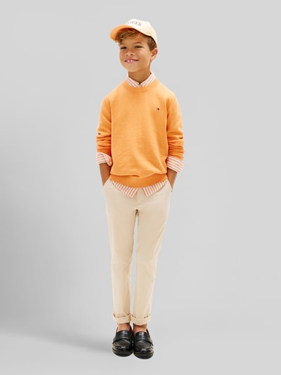 Tommy Hilfiger Teens Chinos o kroju regular fit z mieszanki bawełny Beżowy 1