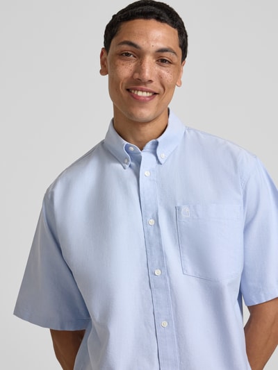 Carhartt Work In Progress Regular Fit Freizeithemd mit Button-Down-Kragen Modell 'Braxton' Hellblau 3