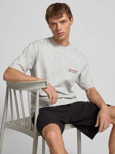 REVIEW T-Shirt mit Label-Print Hellgrau Melange 3