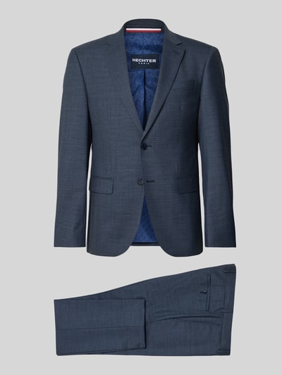 Produktfoto, Slim Fit Anzug aus Schurwoll-Mix von HECHTER PARIS w kolorze ciemnoniebieskim, materiał o gładkiej strukturze, Kołnierz z połami, Kieszenie z patką, Spodnie z kantami, zapięcie na guzik i zamek błyskawiczny, Szerokość w rozmiarze 50: 45 cm, Długość tyłu w rozmiarze 50: 75 cm, Szerokość ramion w rozmiarze 50: 40 cm, Długość rękawów w rozmiarze 50: 64 cm, Długość wewnętrzna nogawki w rozmiarze 50: 58 cm.