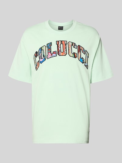 Produktfoto, T-Shirt mit 1/2-Arm von COLUCCI in Hellgrün, reine Baumwolle, gerader Schnitt, Rundhalsausschnitt, bunter Logo-Print.