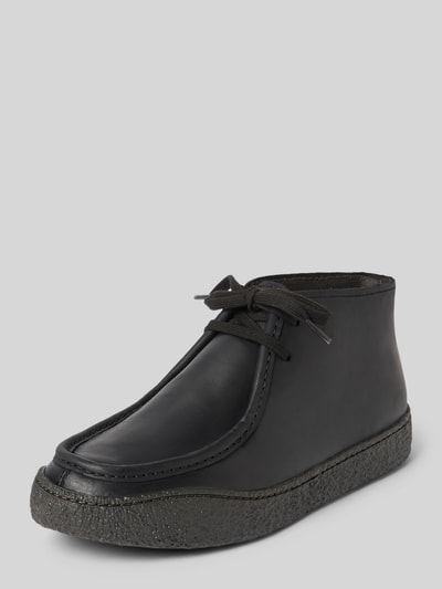 Produktfoto, Schnürschuhe aus echtem Leder Modell 'Terreno' von Camper, schwarze Farbe, runde Form, strukturierte Sohle, abgerundete Passform, Schnürverschluss, Absatzhöhe 3 cm, Schafthöhe 9 cm, Schaftweite 11 cm