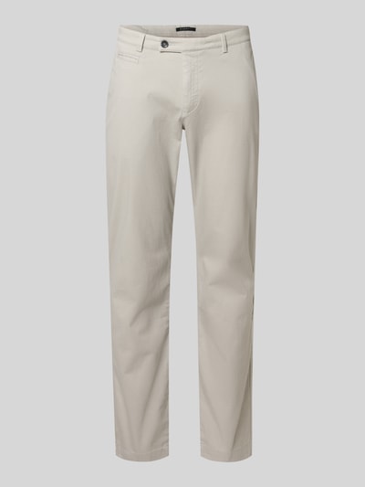 Produktfoto, Fein strukturierte Chino mit Gesäßtaschen von bugatti, mieszanka bawełny z dodatkiem streczu, krój regular fit, wpuszczane kieszenie, kieszenie z tyłu, szerokość w rozmiarze 32/32: 40 cm, długość wewnętrzna nogawki w rozmiarze 32/32: 82 cm, jasny kolor, gładka faktura