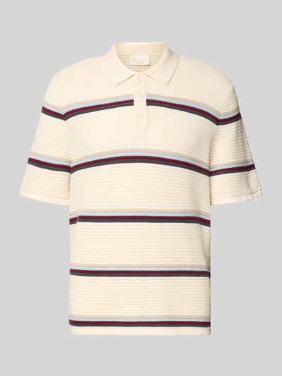 Produktfoto, Regular Fit Poloshirt mit Streifenmuster Modell 'MAINE' von Jack & Jones aus reiner Baumwolle in Creme mit blauen und roten Streifen, strukturierte Oberfläche, Knopfleiste, Rückenlänge 70 cm bei Größe M