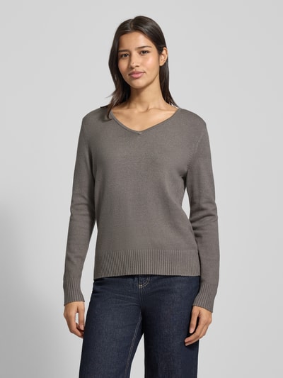 Christian Berg Woman Strickpullover aus Viskose-Mix mit V-Ausschnitt Oliv Melange 4