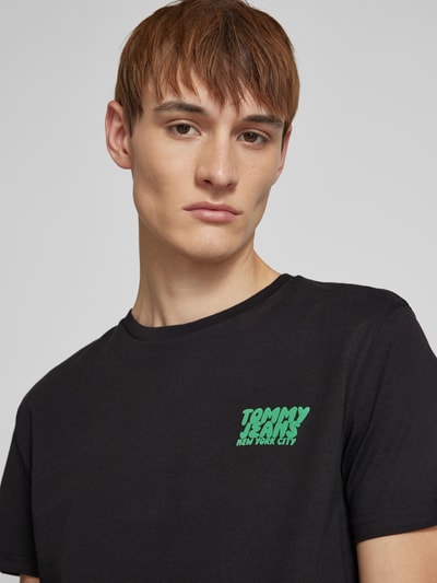 Tommy Jeans T-shirt o kroju regular fit z czystej bawełny z napisem z logo Czarny 3