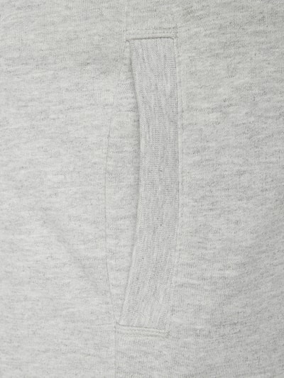 Guess Spodnie dresowe z aplikacją z logo Szary melanż 2
