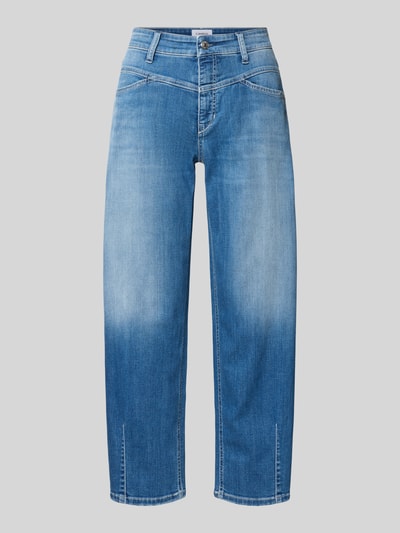 Produktfoto, Barrel Fit Jeans aus Baumwoll-Mix Modell 'ELIN' von CAMBIO in mittlerem Blau, sichtbare Nähte, glatte Textur, Damen Barrel Jeans von CAMBIO