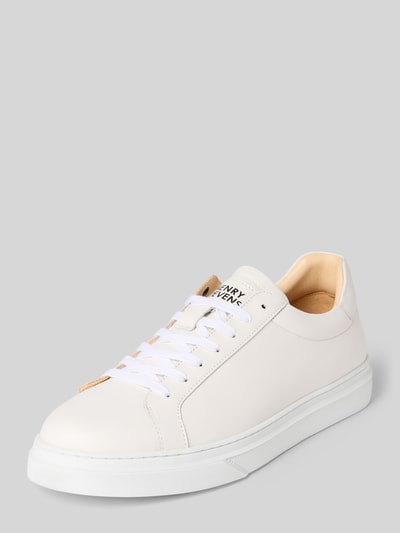 Productfoto, Sneaker uit leer model 'Travis' van Henry Stevens, afgeronde neus, vetersluiting, wit met beige details, glad oppervlak, herensneaker, hakhoogte 3 cm, schachthoogte 7 cm, schachtwijdte 10 cm