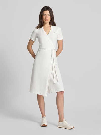 Lacoste Sukienka kopertowa o kroju slim fit z mieszanki bawełny Złamany biały 1