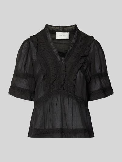 Produktfoto, Blusenshirt mit Häkelspitze Modell 'Evienne' von Neo Noir in Schwarz, Reine Baumwolle, Taillierter Schnitt, V-Ausschnitt.