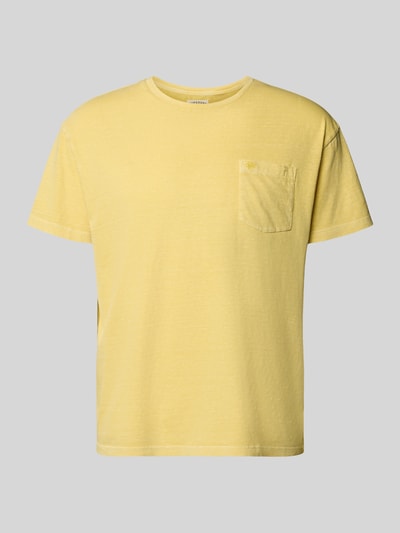 Produktfoto, gelbes T-Shirt aus Baumwoll-Leinen-Mix mit sichtbarer Brusttasche, Regular-Fit, Rundhalsausschnitt, Herren T-Shirt von Superdry, Rückenlänge bei Größe M 66 cm.