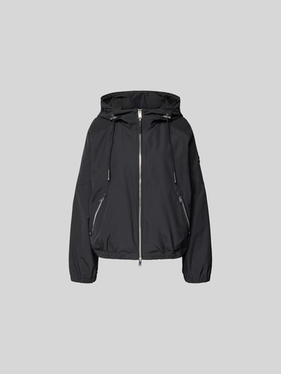 Produktfoto, schwarze Jacke mit Zweiwege-Reißverschluss von Moose Knuckles, Kapuze mit Tunnelzug, Relaxed-Fit, Reißverschlusstaschen, glatte Oberfläche