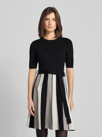 Apricot Knielanges Kleid aus Viskose-Mix in Strick-Optik Black 4