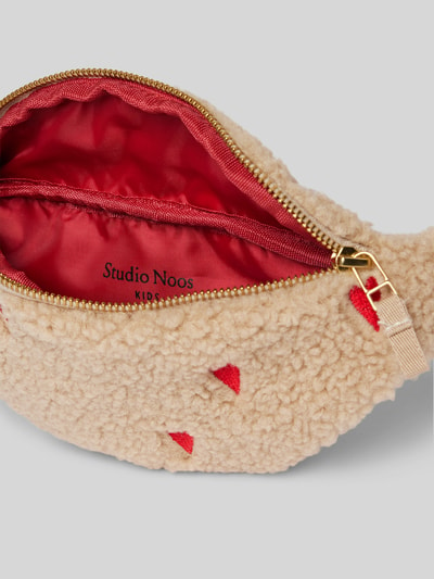 STUDIO NOOS Bauchtasche aus Teddyfell Sand 4