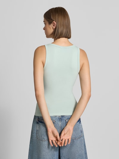 Vrouwenmodel draagt lichtblauw regular fit tanktop uit katoenmix model 'Damatank_B' van HUGO, Dames tanktop, volledige achteraanzicht