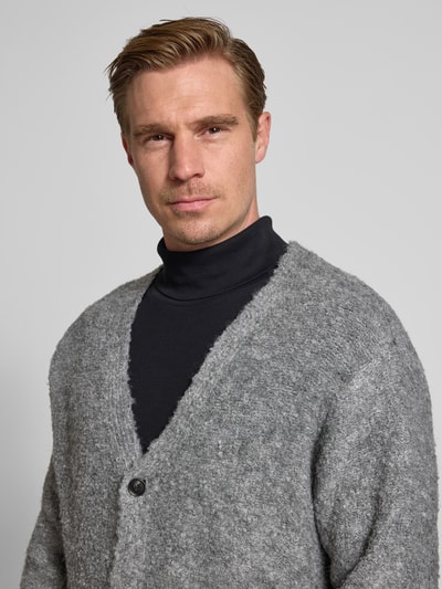 WOODBIRD Strickjacke mit V-Ausschnitt Modell 'Koon' Graphit 3