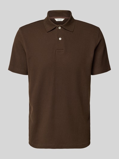 Produktfoto, Regular Fit Poloshirt aus Baumwoll-Mix Modell 'BLAZE' von SELECTED HOMME in dunklem Braun, Piqué-Struktur, kurze Knopfleiste, unifarben.